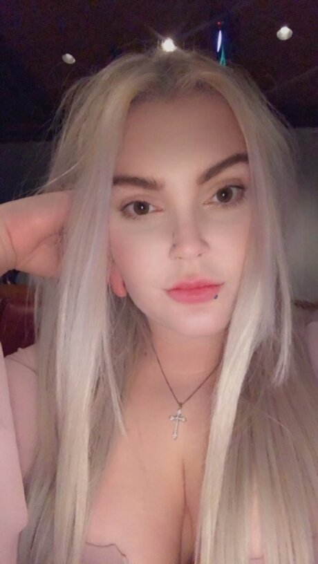 Wendy Brown erotic actress pic