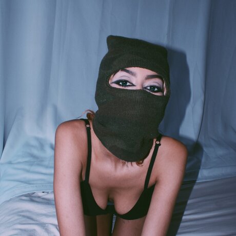 LUDA LUNA adult model pic