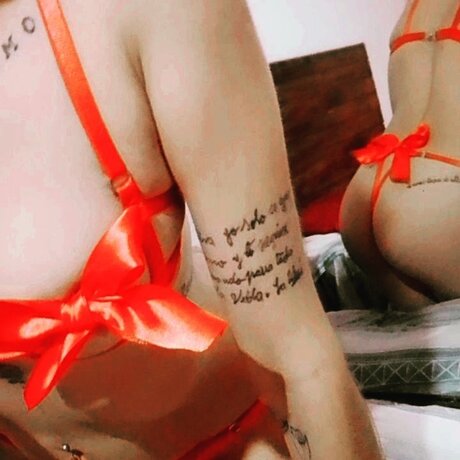 Arlen_ nude model pic