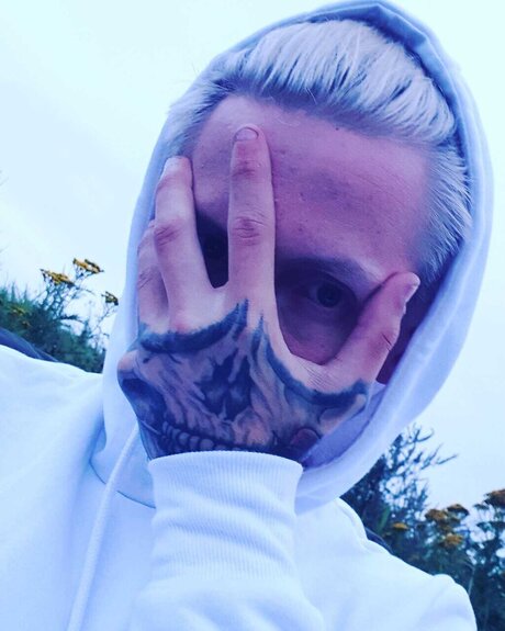 Fxck abbxtt star art pics