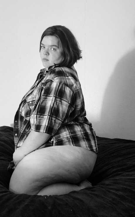 Kennedy Lillard nude pornstar gallery