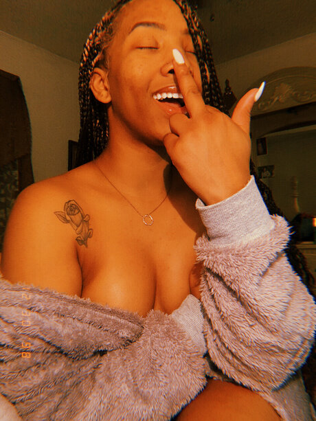 Roseeee xxx model pic