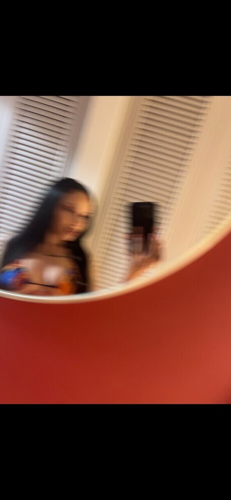 Your favorite Artist art model image