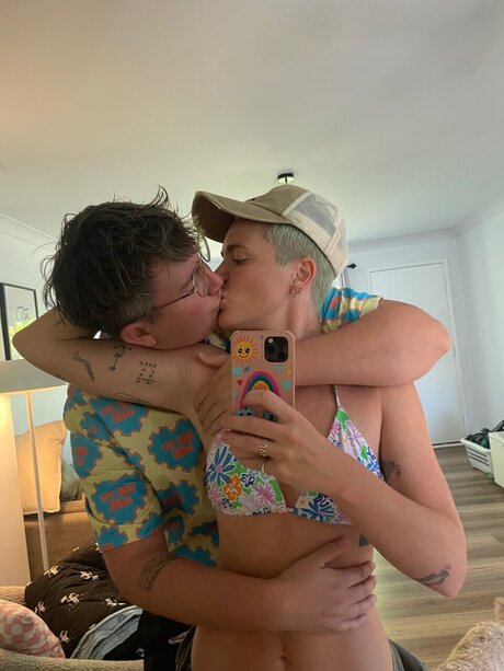 shuturp model nude pic