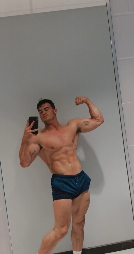 Sean Layton sexy actress pictures