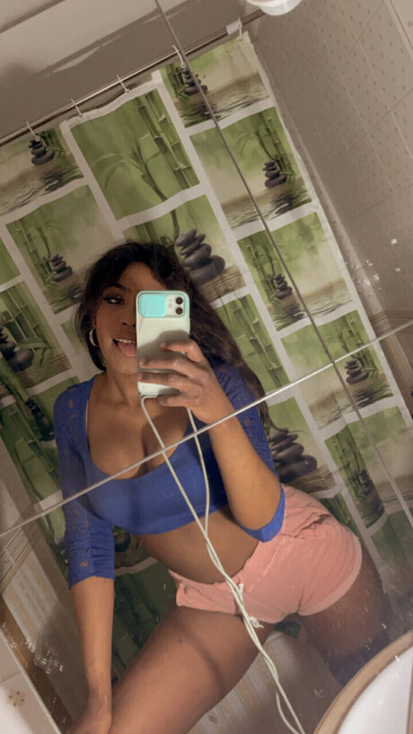 Onassis star sexy pic