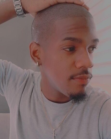 Adonis Herrera model nude pics