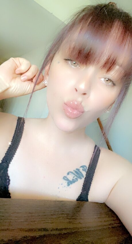 Michelle Daze erotic actress pic