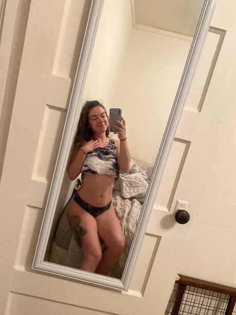 Typical Trin model adult pics