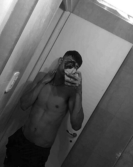 Aguuuuu star naked photo