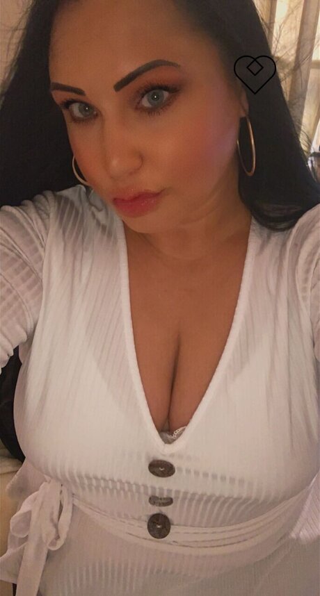 Blooming Glory star exclusive pics