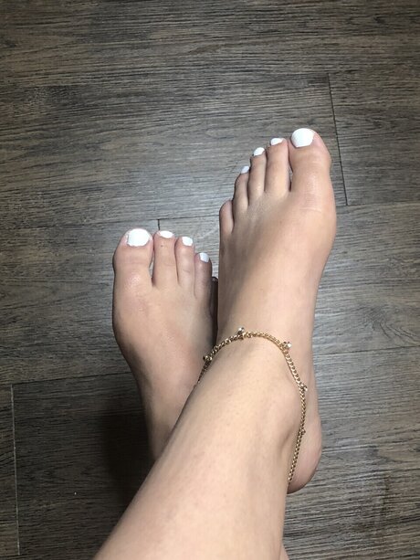 Flower Girl sexy actress pics