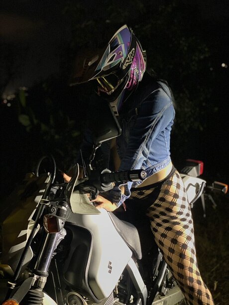 Miss Lonely 26 model hd gallery