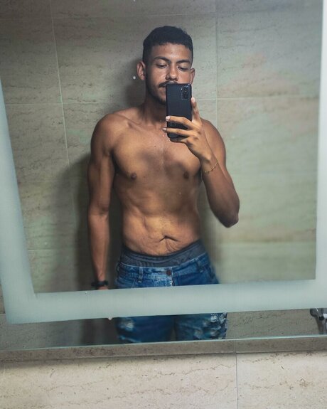 Andr s Lara exclusive model pic