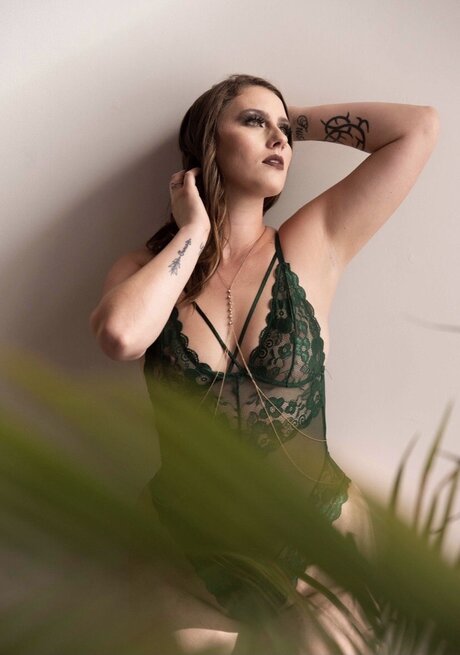 _Boudoir Mom Jezz erotic star gallery