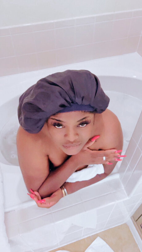 Quirez play room naked star image