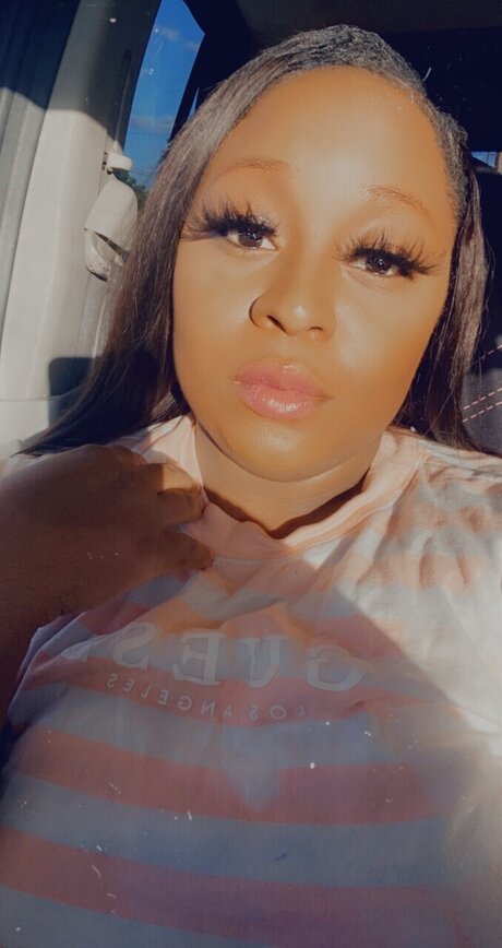 ShaeLicious hd pornstar pictures