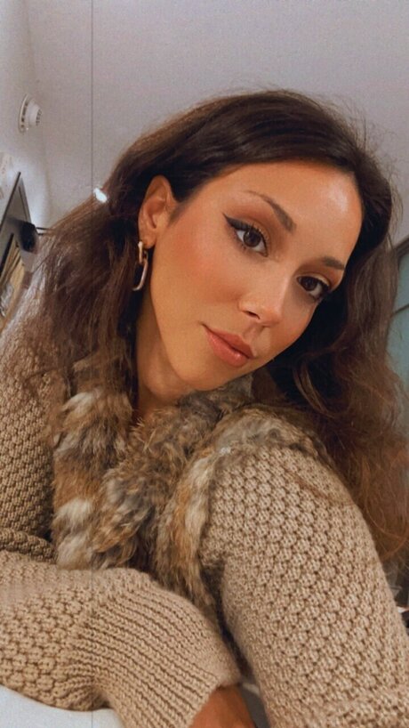 PrettyGirl NeckCracks nude pornstar photos