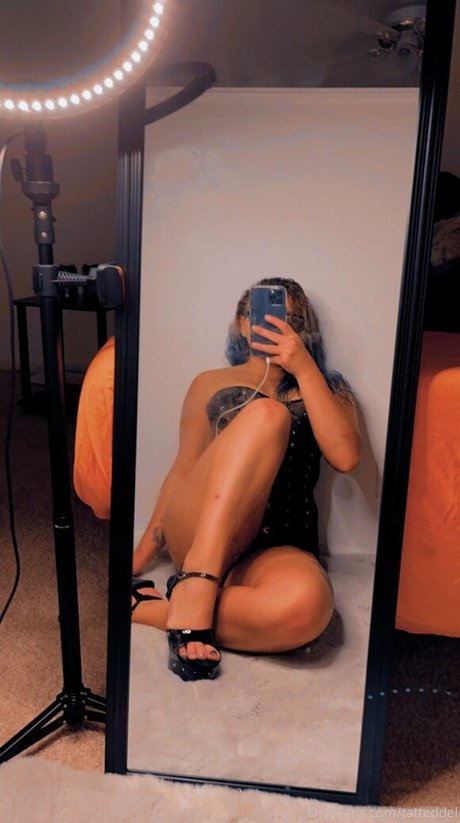 tatteddel model adult image