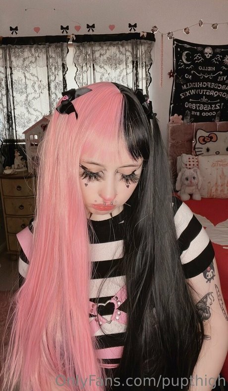 pupthigh adult model pic