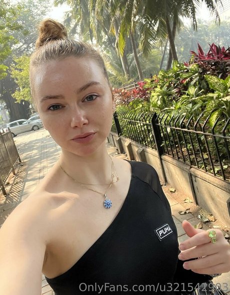 whitewee pornstar nude archive