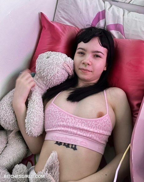 Xxvioletaddamsxx erotic model pic