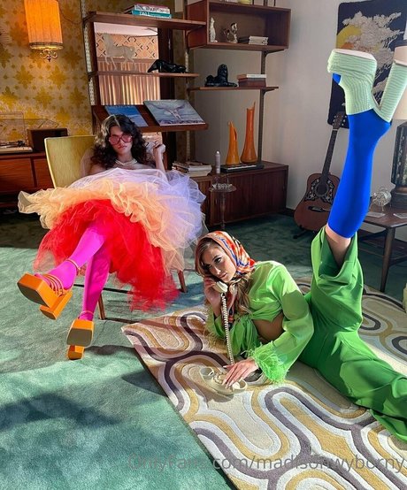 lucy love98 star nude galleries