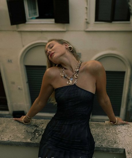 lucy love98 nude pornstar galleries