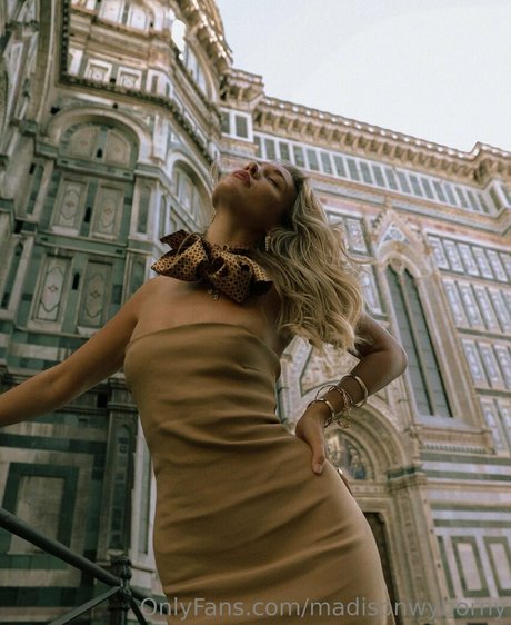 lucy love98 pornstar pretty photo