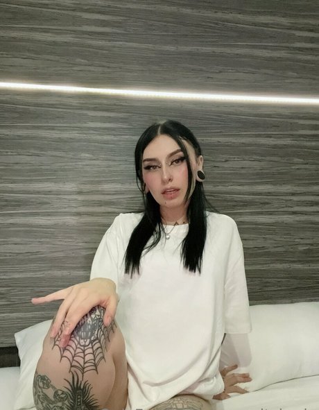 kinkykittymia model naked photo