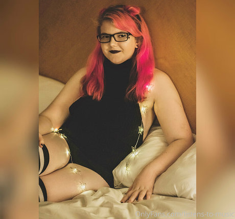 emopink69 hd actress pic