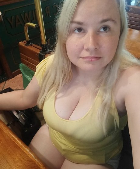 Dejana Savi adult star photo