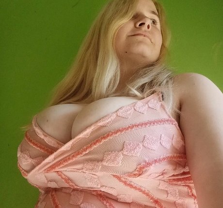 Dejana Savi pretty pornstar img