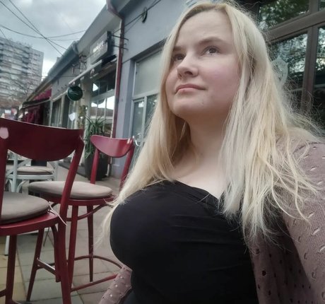 Dejana Savi star top pic