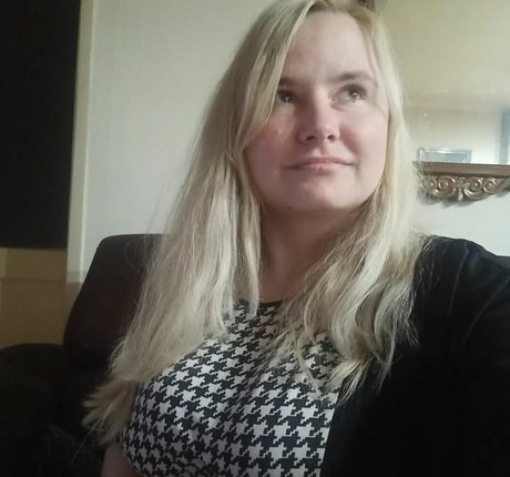 Dejana Savi high quality pornstar images