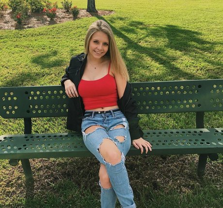 Lydia N sexy actress img