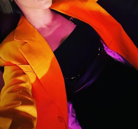 laure bv naked model pictures