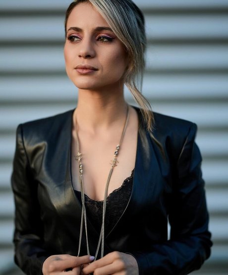 laure bv xxx model gallery