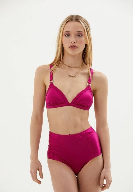 Lola Losada high quality model images