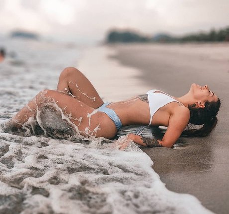 Isa Bichara star naked pic