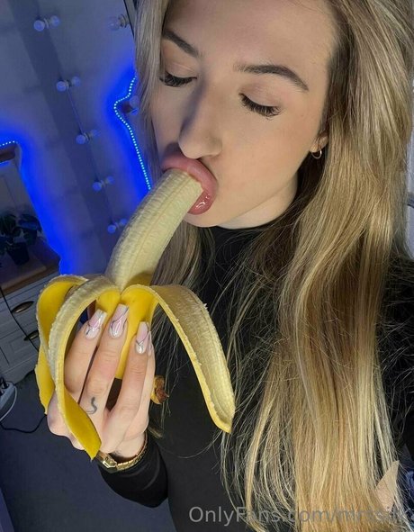 mrssilk star pornographic image