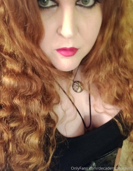decadentdepravity top model photo