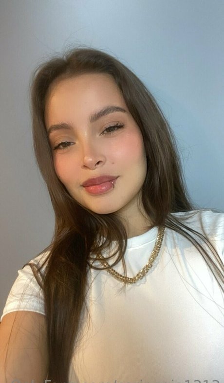 caringaia1313 pornographic model picture