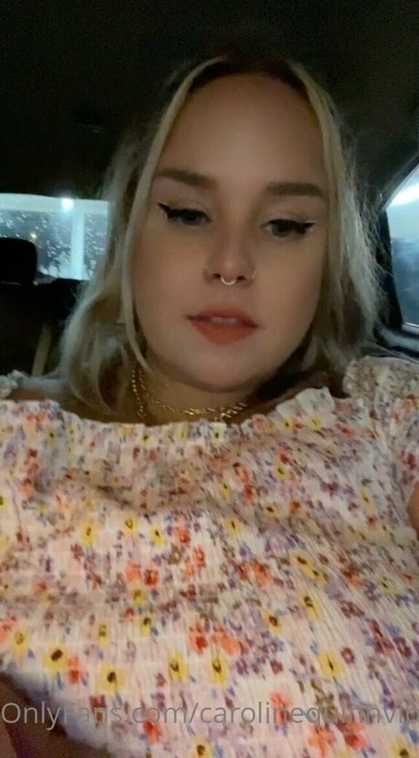 carolinequinnvip free model gallery