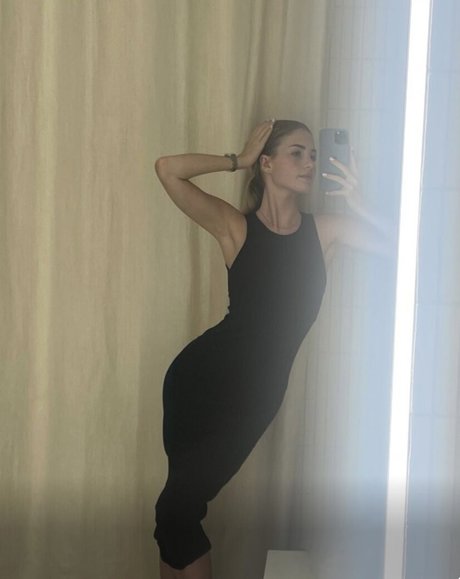 fab ienne0805 pretty actress image