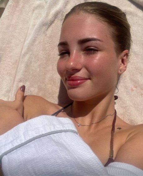 fab ienne0805 sexy actress galleries