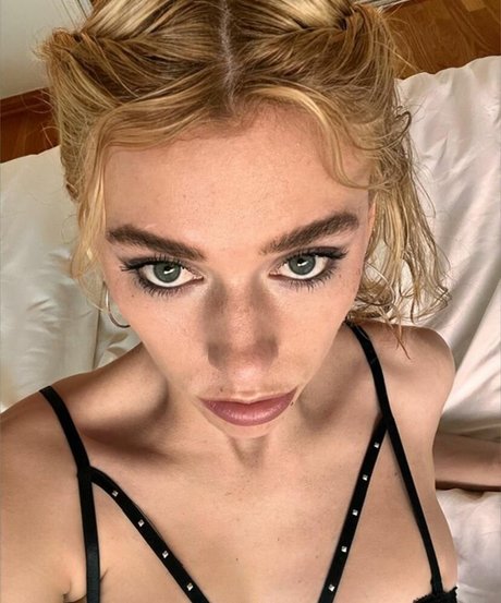 Halli Lover exclusive model images