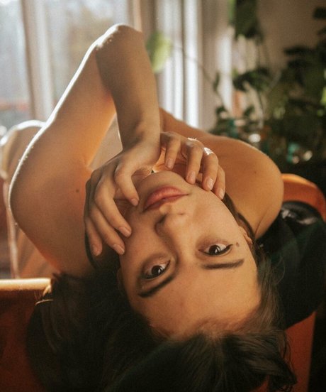 Amber Midthunder top actress images