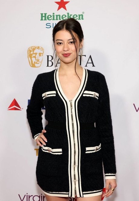 Amber Midthunder adult actress photo