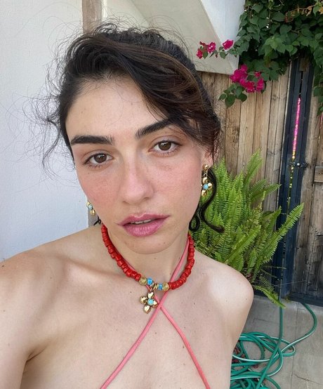 Hazar Erguclu star nice pics